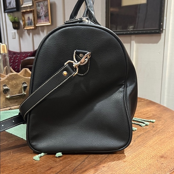 NWOT Barrington Black Leather Duffel Bag with Latrobe Classic Golf Emblem - Picture 7 of 11